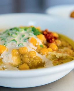 Warm Galilean hummus
