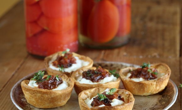 Warm goats cheese tartlet with preserved lemon and currant chutney