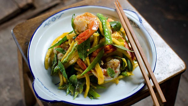 Warm mango & prawn salad