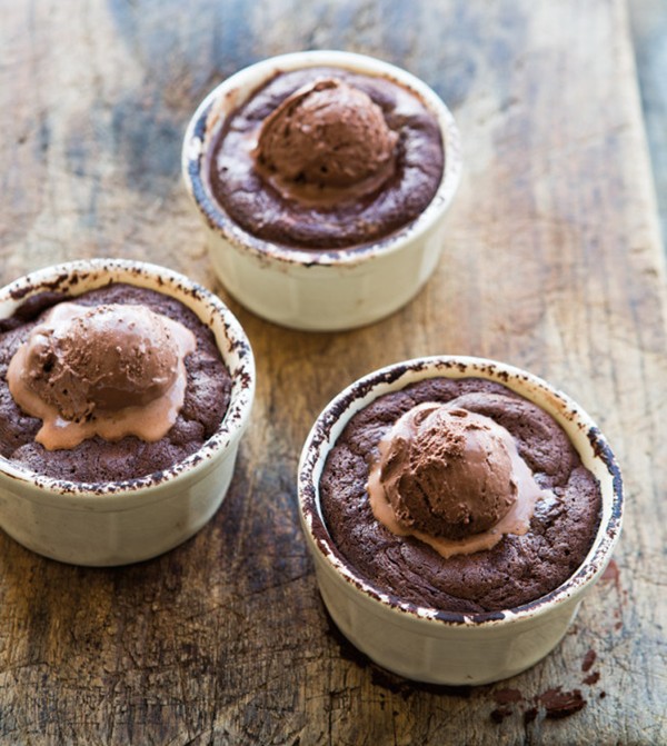 Warm molten chocolate cakes
