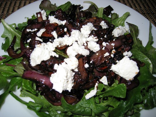 Warm mushroom, sun dried tomato and goat cheese salad