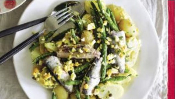 Warm new potato, sardine and green bean salad
