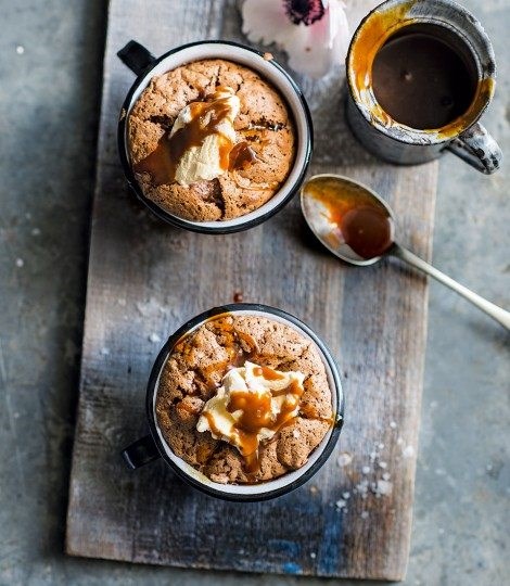 Warm Nutella puddings with chocolate caramel