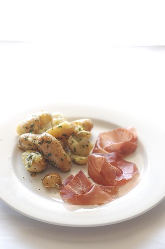 Warm potato salad with bresaola