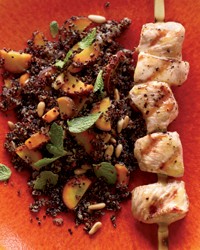 Warm quinoa salad with carrots and grilled chicken