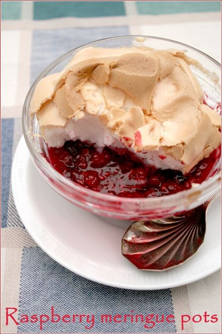 Warm raspberry meringue pots 