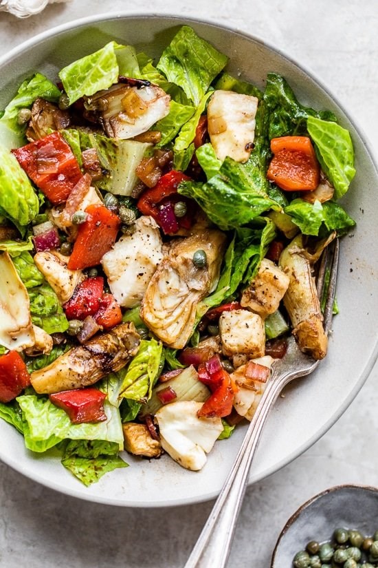 Warm salad with artichoke hearts, roasted peppers, mozzarella