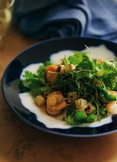 Warm seared scallop, Jerusalem artichoke & fresh herb salad