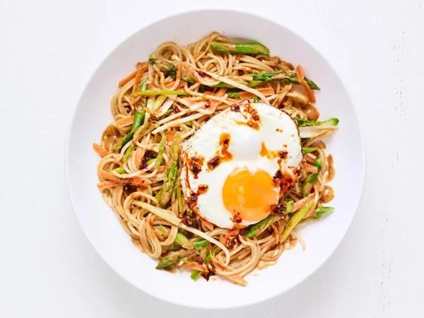 Warm sesame noodles with asparagus and fried eggs