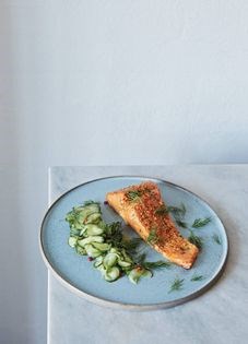Warm smoked salmon with pickled cucumber (Varmrøget laks med syltede agurker)