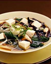 Warm soba in broth with spinach and tofu
