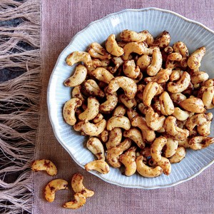 Warm spiced cashews
