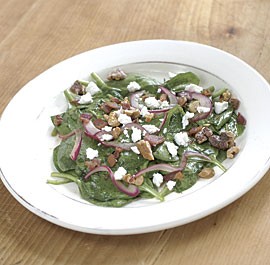 Warm spinach salad with bacon, walnuts & goat cheese