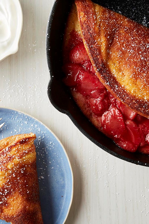 Warm strawberry puff