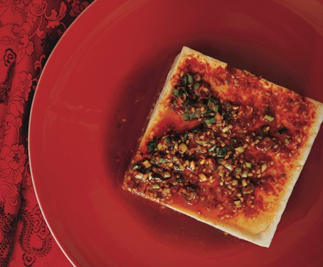 Warm tofu with spicy garlic sauce