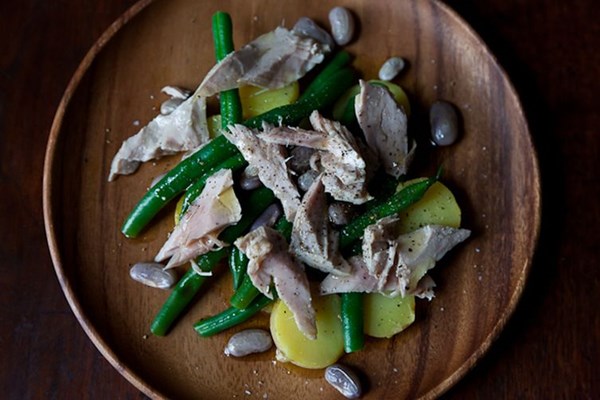 Warm tuna and bean salad