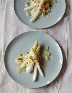 Warm white asparagus salad with grapefruit zest vinaigrette