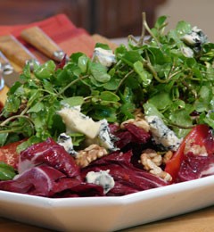 Watercress and beet salad with Gorgonzola and walnuts