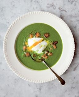 Watercress soup with croutons and a poached egg