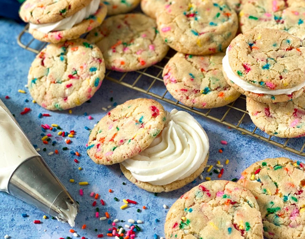 Wedding cake sandwich cookies [wedding cake buttercream]