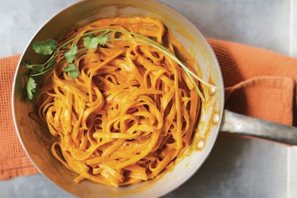 Weekend dish: fettuccine with butternut squash and red poblano crema (Pasta con calabaza, chile poblano rojo y crema)