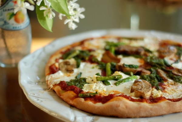Weeknight Margeritesque pizza