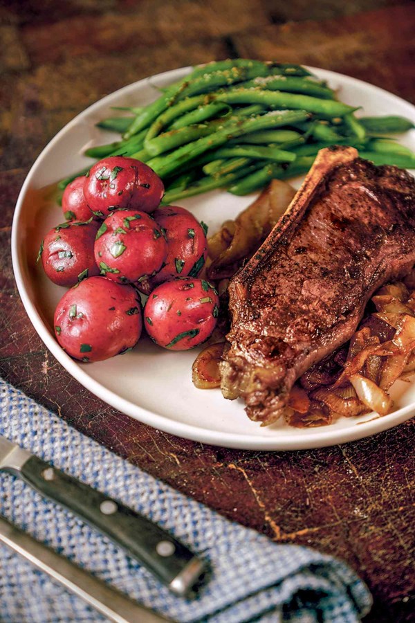 Weeknight steaks with sweet onions 