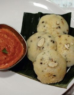Well-seasoned masala rice and lentil cakes (Kanjipuram idlis)
