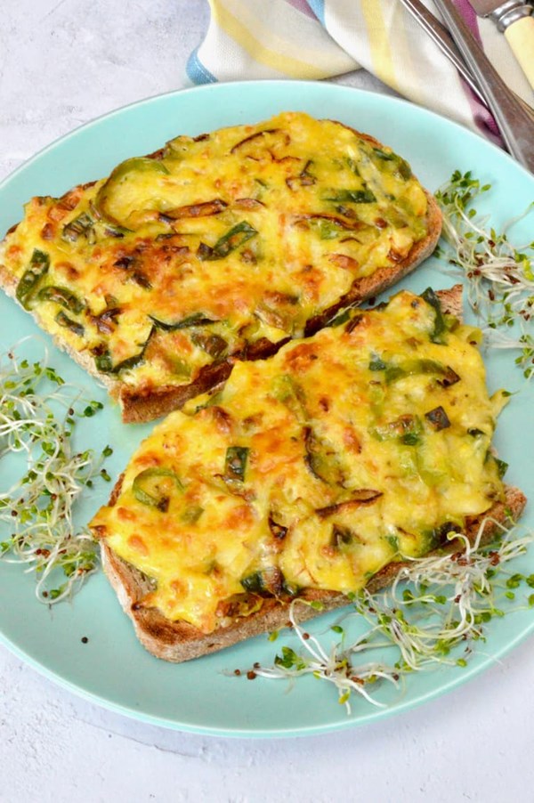 Welsh rarebit with leeks