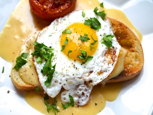 Welsh rarebit with roasted tomatoes