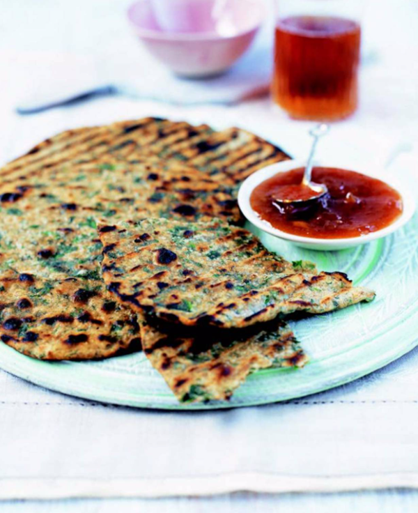 Wheat-flour flat bread with spiced greens (Bathuway ki roti)