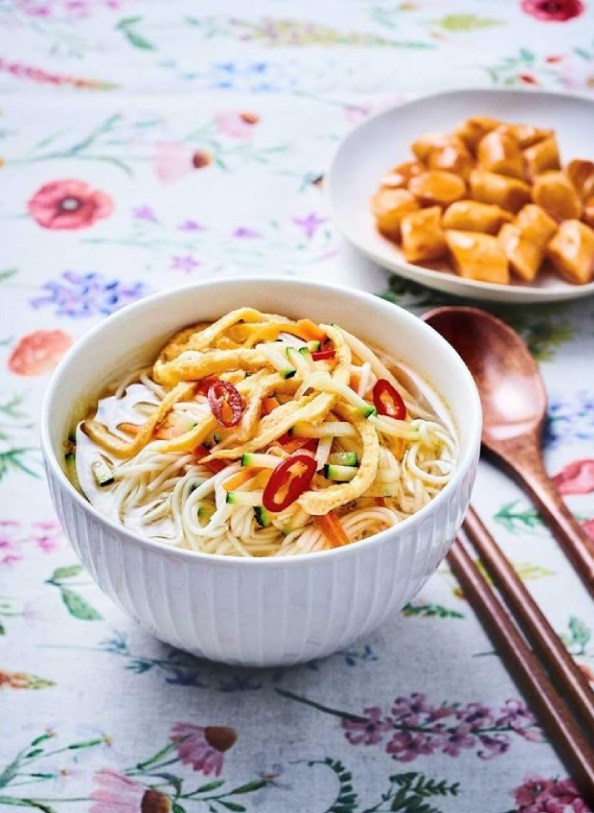 Wheat noodles with vegetables and Korean broth (Captain Ri's onmyeon) [Crash Landing on You]
