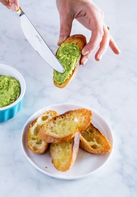 Whipped asparagus pesto spread