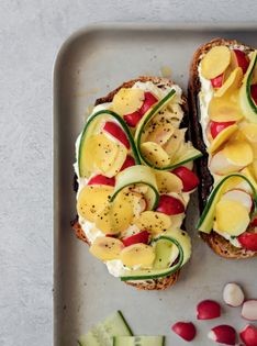 Whipped feta on toast with pickles