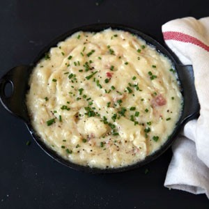 Whipped potatoes with garlic and cheese