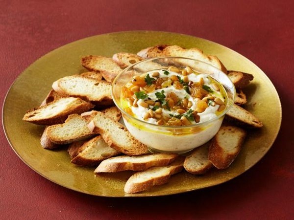 Whipped ricotta with raisins and pine nuts