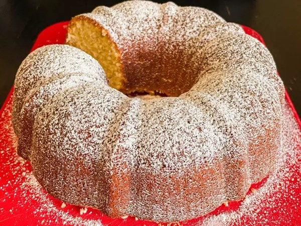 Whipping cream cake