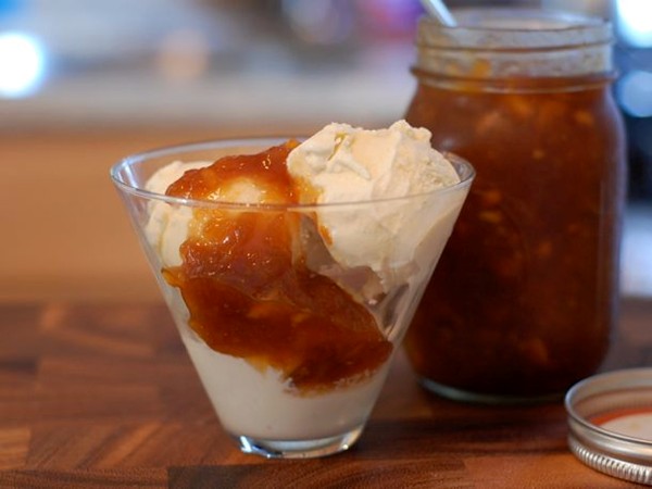 Whiskey peach sauce