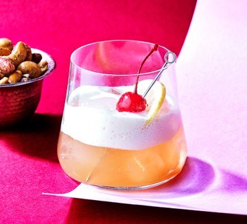 Whiskey sour mocktail