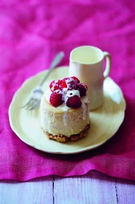 Whisky and raspberry cranachan cheesecakes