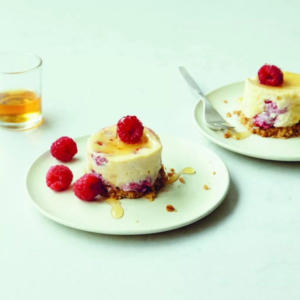 Whisky and raspberry cranachan cheesecakes