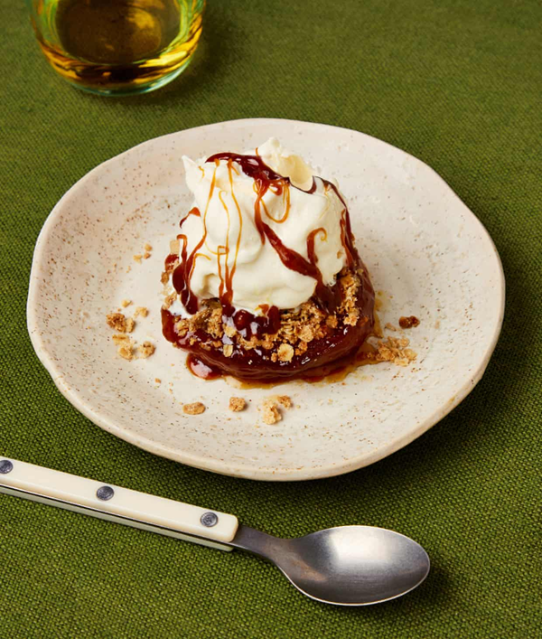 Whisky apple with oat crumble and whisky caramel