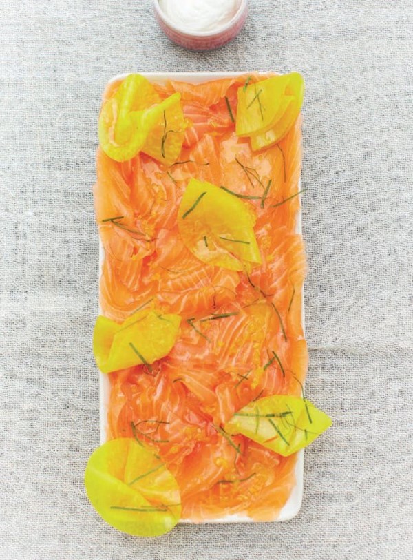 Whisky cured salmon with kohlrabi and horseradish yoghurt