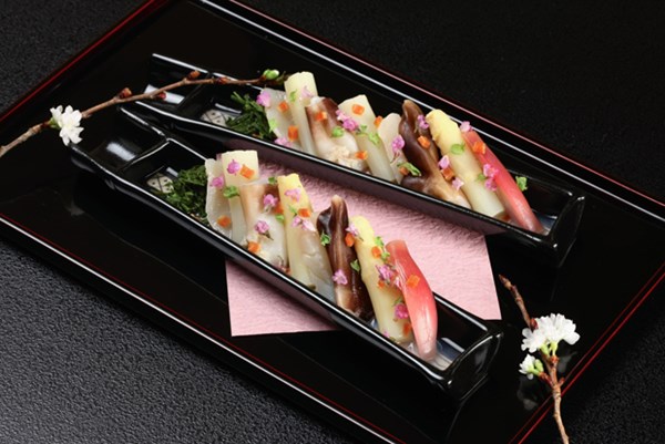 White asparagus and clams with green-tea vinegar dressing