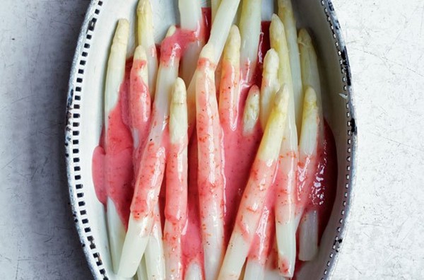 White asparagus with blood orange sauce