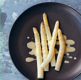White asparagus with Champagne beurre blanc