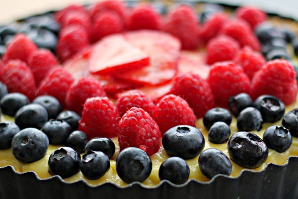 White balsamic custard tart with fresh berry topping