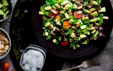 White bean & avocado salad