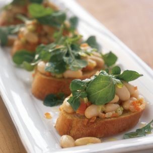 White bean and arugula crostini
