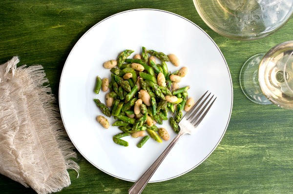 White bean and asparagus salad with tarragon-lemon dressing